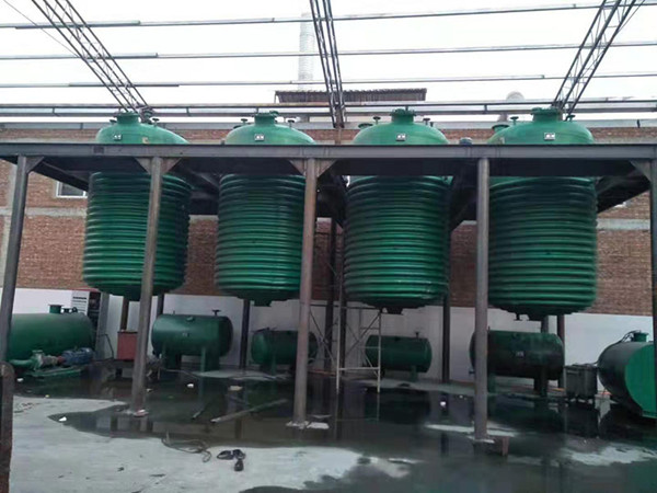 湖南50噸（dūn）立（lì）式動物油熬煉設備安裝現場